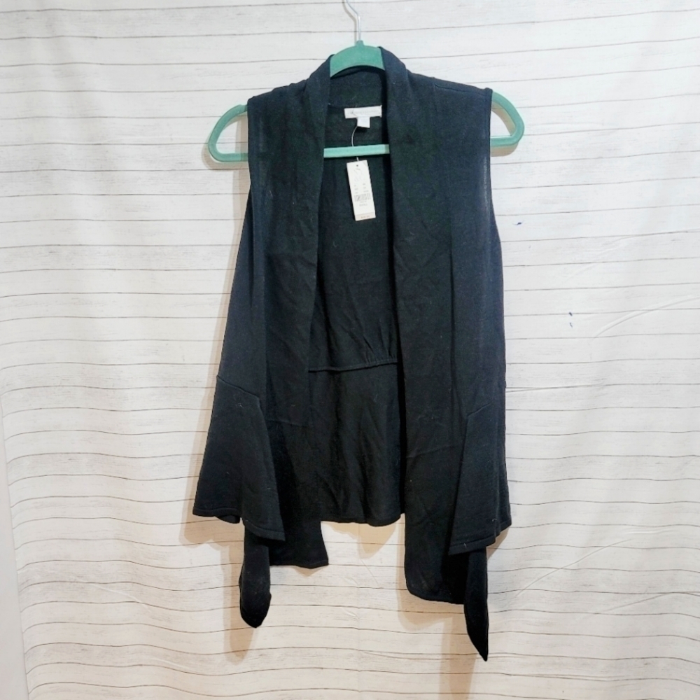 NEW YORK & COMPANY SLEEVELESS FRONT DRAPE CARDIGAN IN BLACK, SZ SMALL
